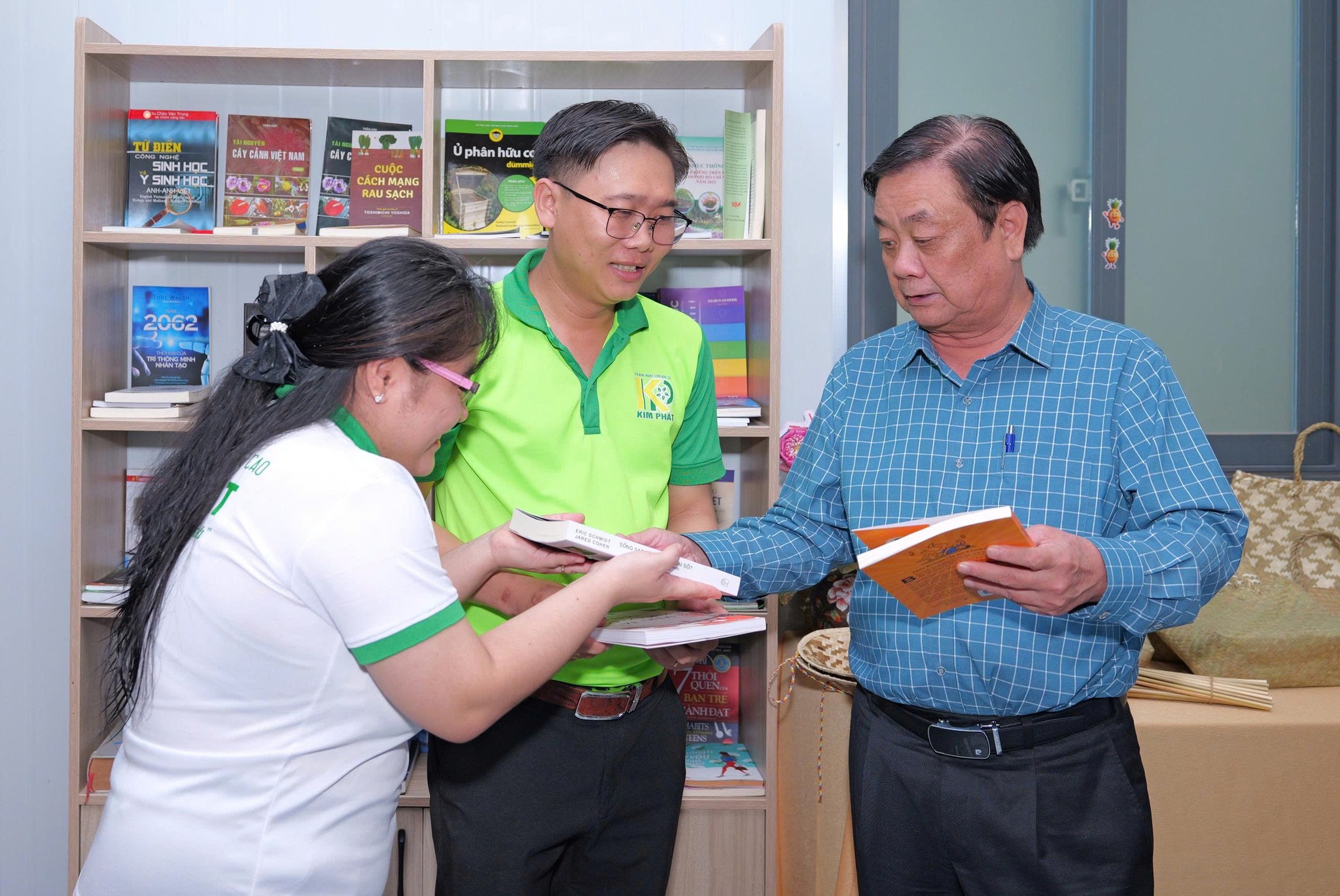HTX Kim Phát đón Phó Chủ tịch Quốc hội Lê Minh Hoan và Bí thư Tỉnh ủy Đồng Tháp Ngô Chí Cường thăm mô hình Công nghệ cao